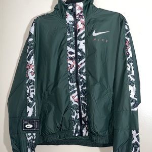 Women’s Nike Sportswear Repel Jacket Size Small DM8301-337 Galactic Jade New